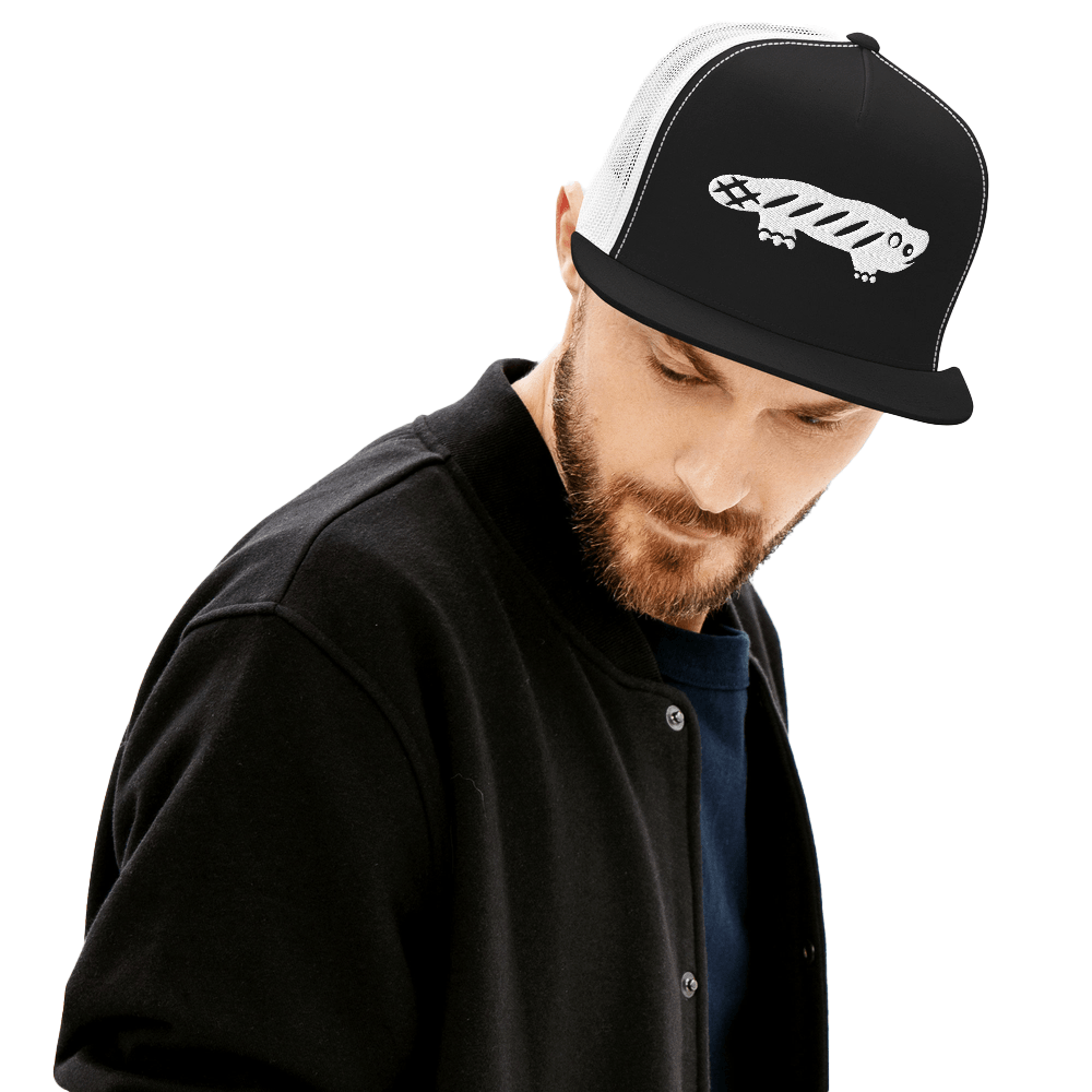 Gorra trucker con logo bordado